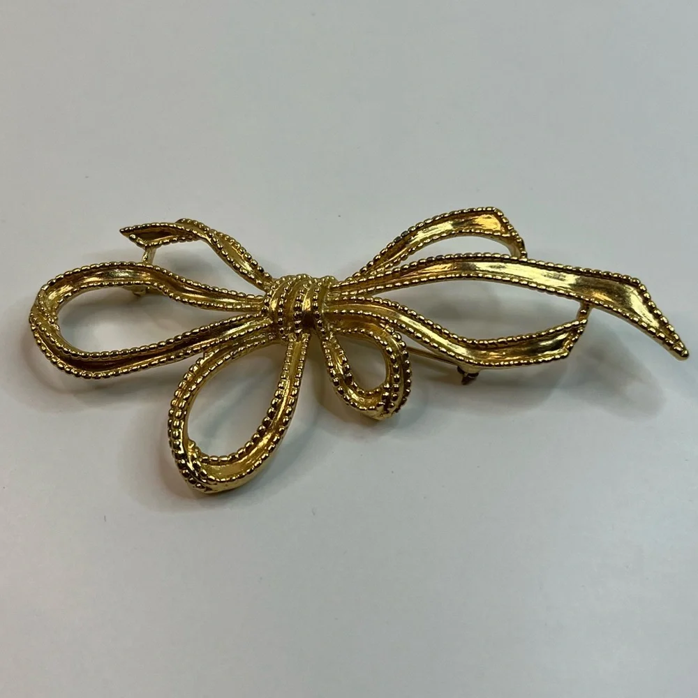 Vintage Crown Trifari Large Ribbon Bow Brooch